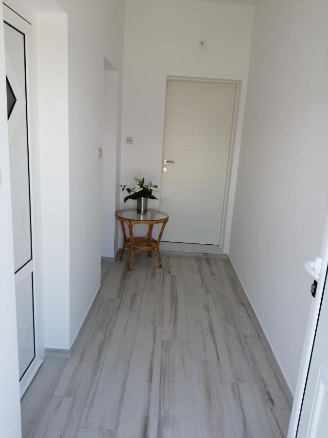 Apartman Luis Silence Sestanovac Екстер'єр фото